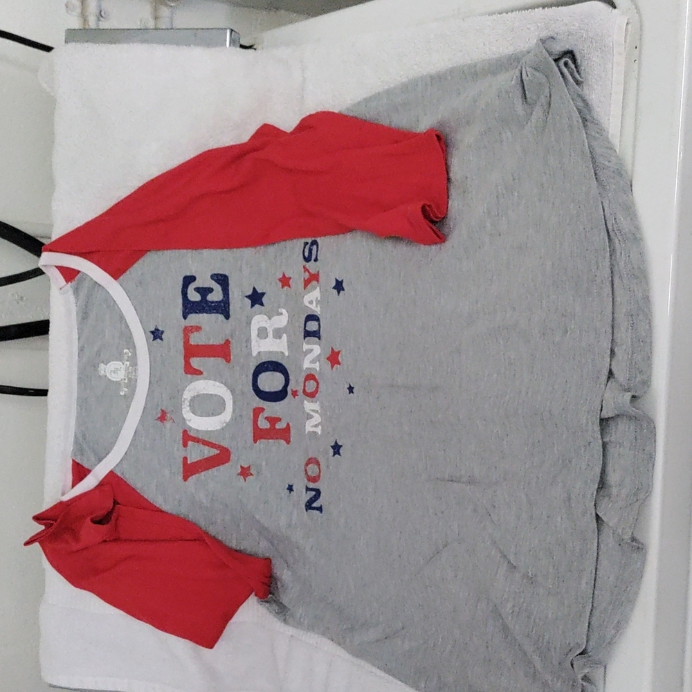 Quarter sleeves top